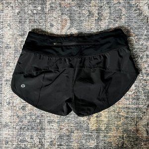 Lululemon Speed Up Short Shorts 2.5" in black size 2, small